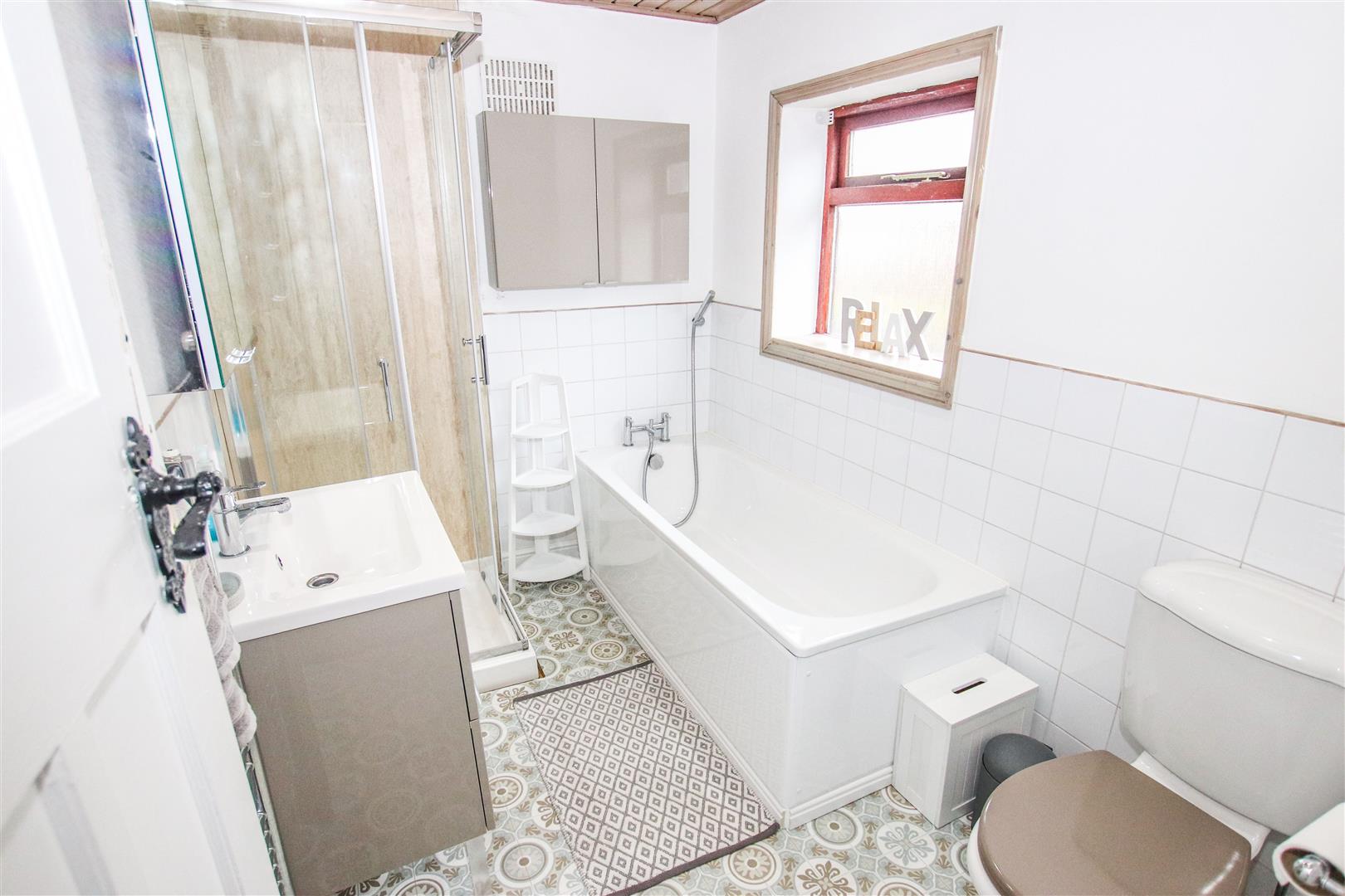FIRST FLOOR FOUR PIECE BATHROOM